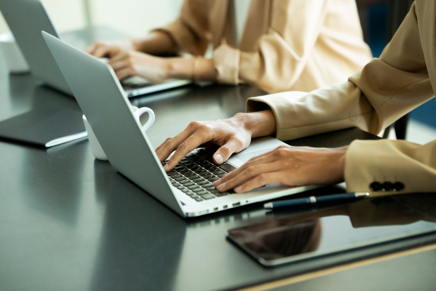 business team navigating through invoicing compliance dashboard on laptop 