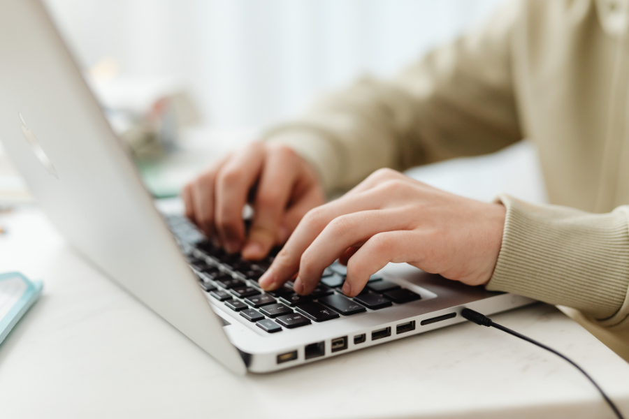 AassureComply vs QuickBooks for E-Invoicing and Invoice Automation